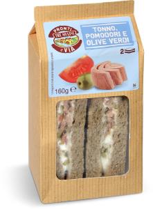 Tramezzini con tonno, pomodori e olive