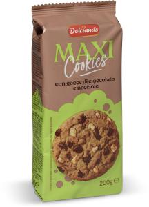 Biscotti maxi cookies con gocce di cioccolato e nocciole