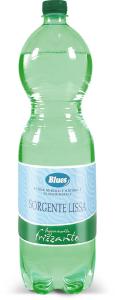 Acqua leggermente frizzante